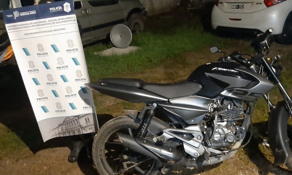 La Policía detuvo a delincuentes acusados de robar una moto