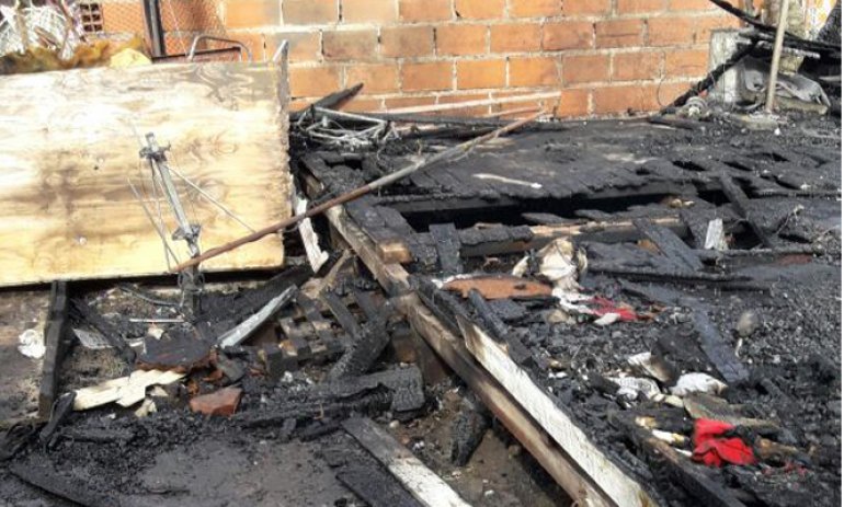 Voraz incendio consumió una vivienda: Murieron dos nenes de 6 años