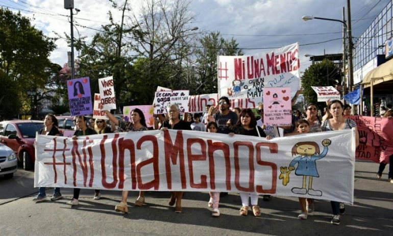 Mujeres marcharon en Pilar para reclamar igualdad y el fin de la violencia de género