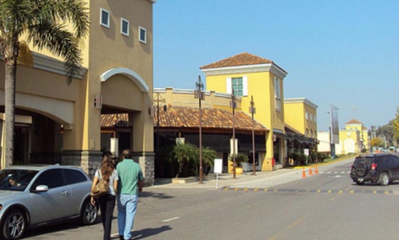 VIDEO - Empleados de Las Palmas del Pilar reclaman que se cierre el shopping