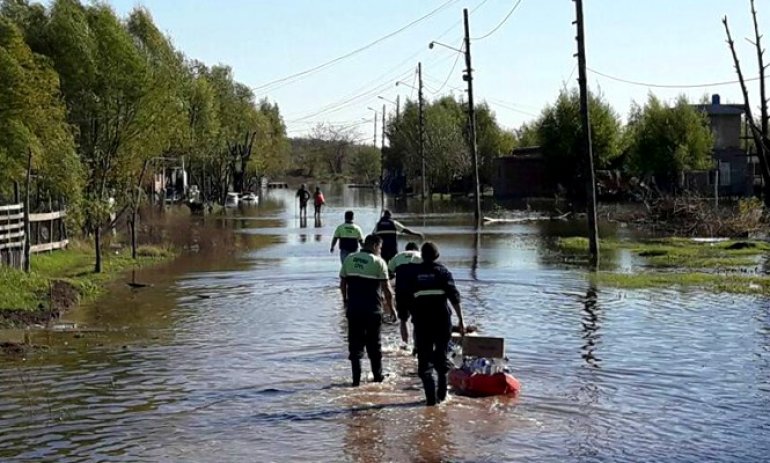 En 24 horas, el río Luján bajó tan solo 4 centímetros y siguen zonas inundadas