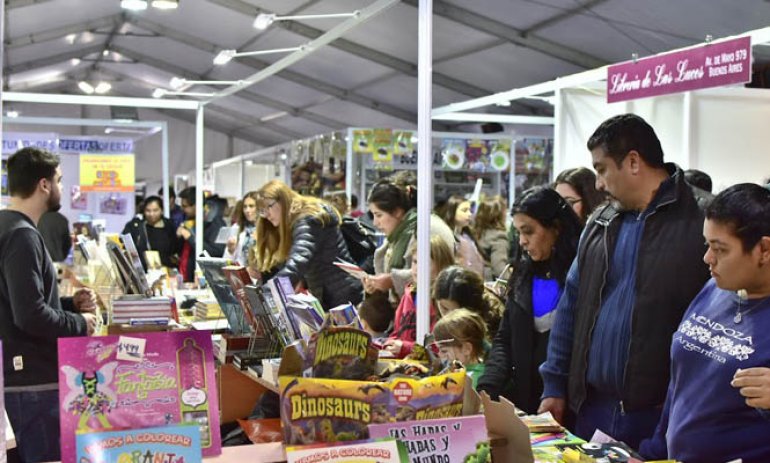 Con más de 50 mil visitantes, culminó la primera edición de la Feria del Libro pilarense