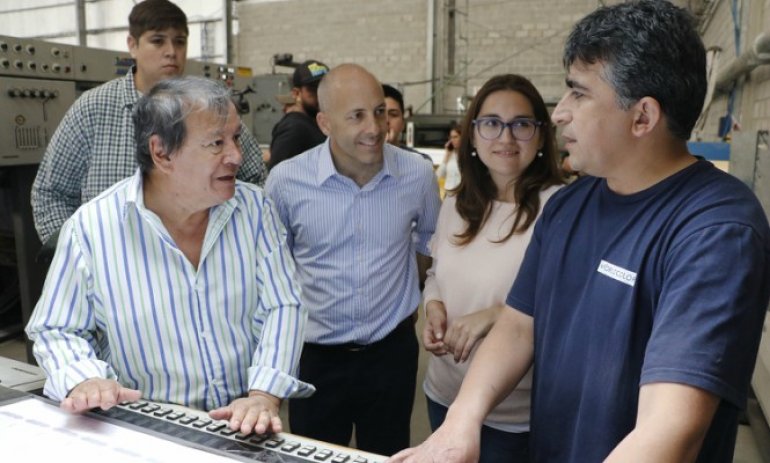 En una nueva visita a Pilar, Héctor "Toty" Flores elogió a trabajadores de cooperativas