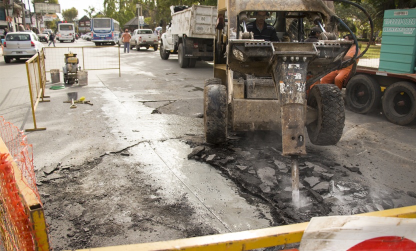 El Municipio inició obras de bacheo en las calles del centro de Pilar