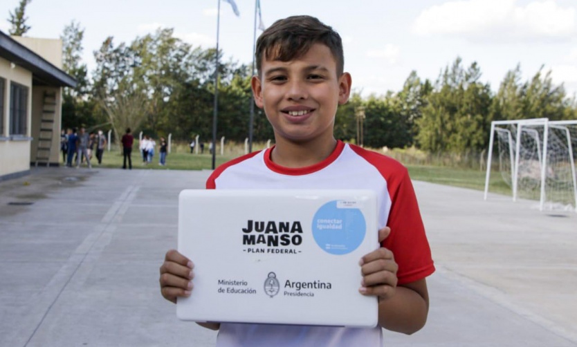 Continúa la entrega de netbooks a alumnos de escuelas secundarias