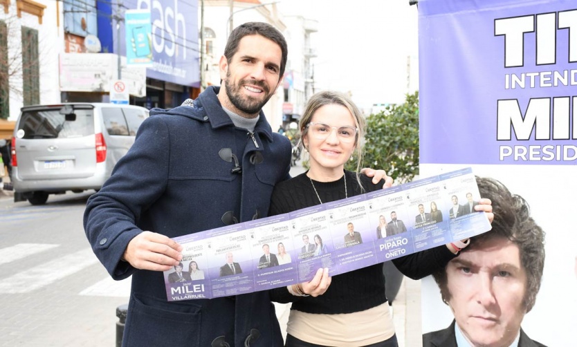 Tito cerró la campaña junto a Carolina Píparo en el centro de Pilar