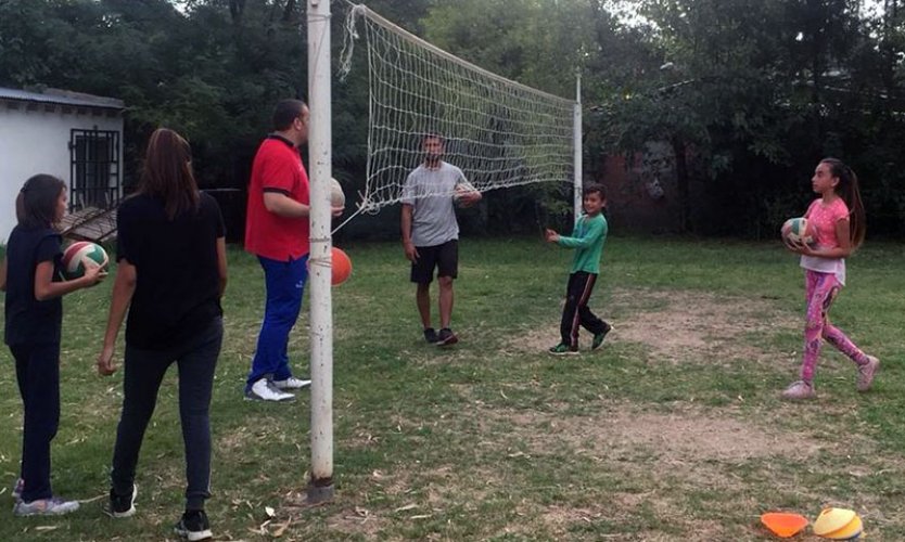 La Escuela Municipal de Voley se extiende a nuevas localidades