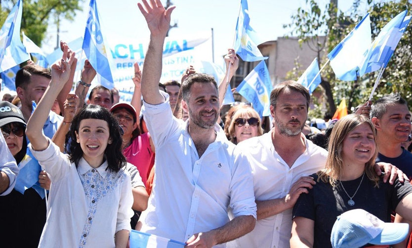 Achával cerró la campaña con una multitudinaria caminata en Derqui