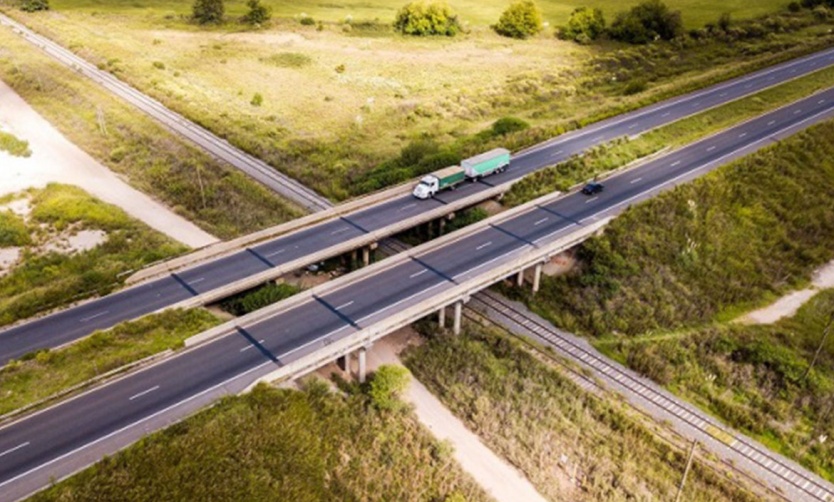 Provincia firmó los contratos para iniciar las obras en la Ruta Provincial N° 6