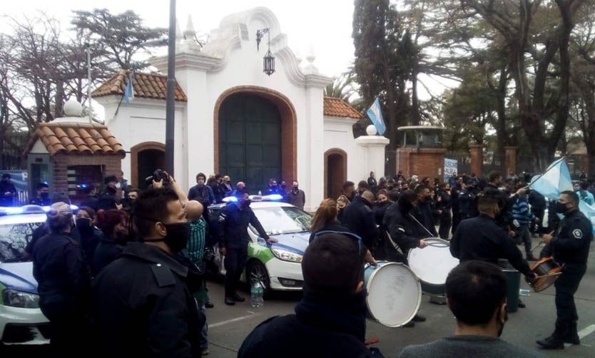 "Inadmisible": Así fue la reacción de la política pilarense ante la protesta de la policía