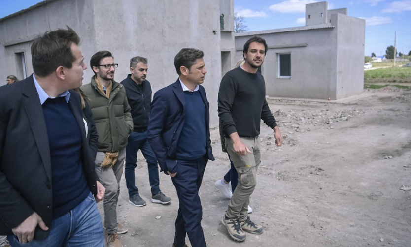 Kicillof recorrió avances de obras de hábitat e infraestructura educativa