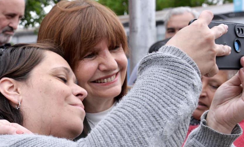 Patricia Bullrich desembarca en Pilar para recorrer el casco céntrico