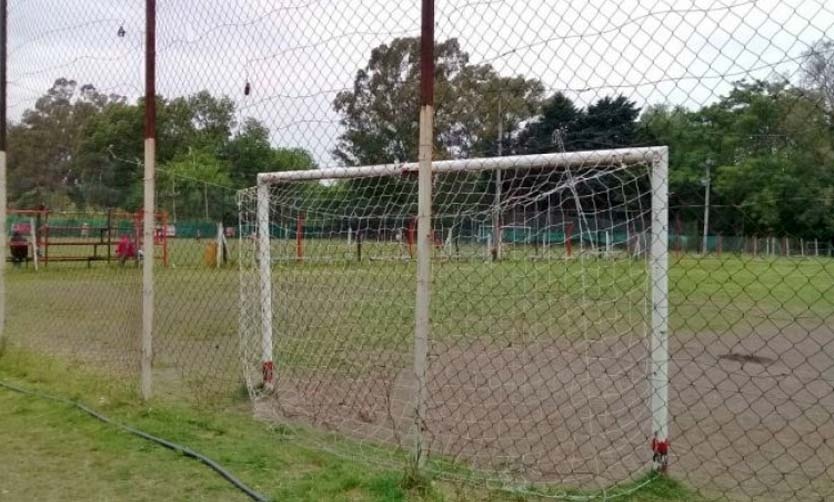 Robo en un club deportivo: Se llevaron las ollas con las que cocinaban para el barrio