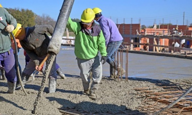 Avanza la construcción de dos escuelas y un jardín en un barrio de Pilar