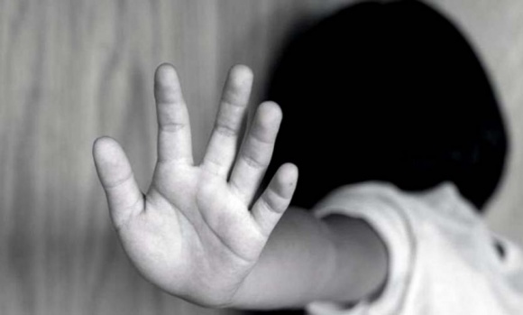 Detienen a un hombre acusado de abusar de la hija de su pareja