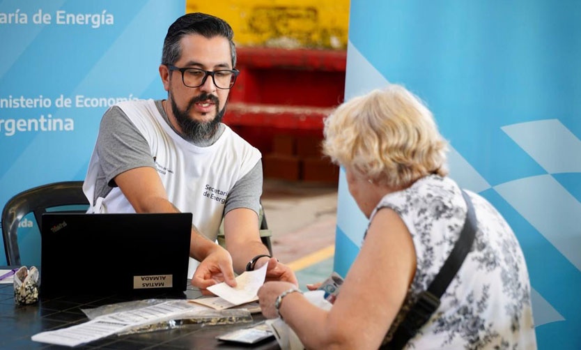 Continúan los operativos para que los usuarios mantengan subsidios a la luz y el gas