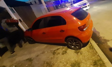 Falsos policías le roban el auto a una mujer en Pilar: hay un detenido
