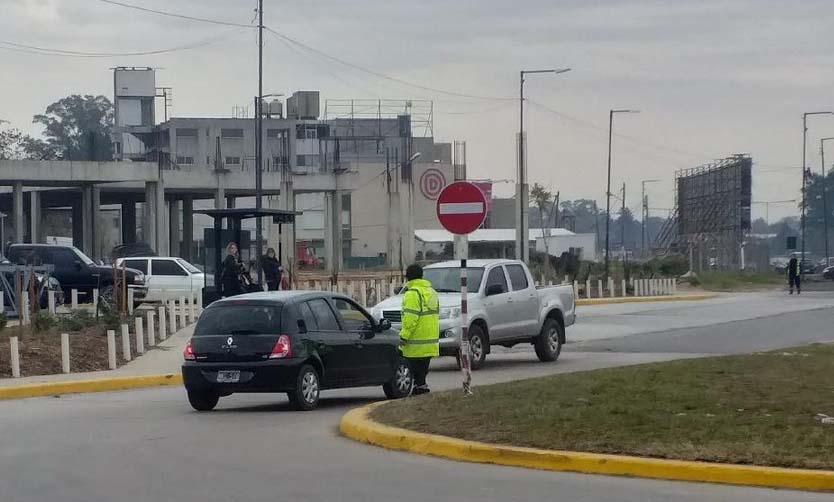 Confusión de automovilistas por el cambio de sentido en un sector de la colectora