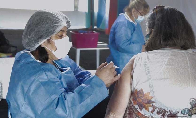 Kicillof anunció vacunación libre contra el coronavirus para mayores de 55 años