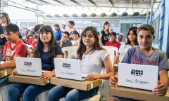 Más estudiantes secundarios recibieron sus netbooks en Pilar