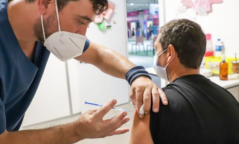 COVID: Se duplica en Pilar la cantidad de personas que se aplican refuerzos de la vacuna