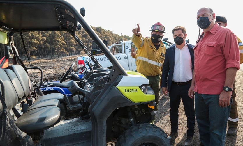 Kicillof recorrió la zona de Miramar donde se incendiaron 240 hectáreas