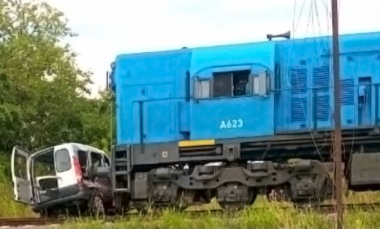 Otra colisión entre un tren y un vehículo en las vías del Mitre