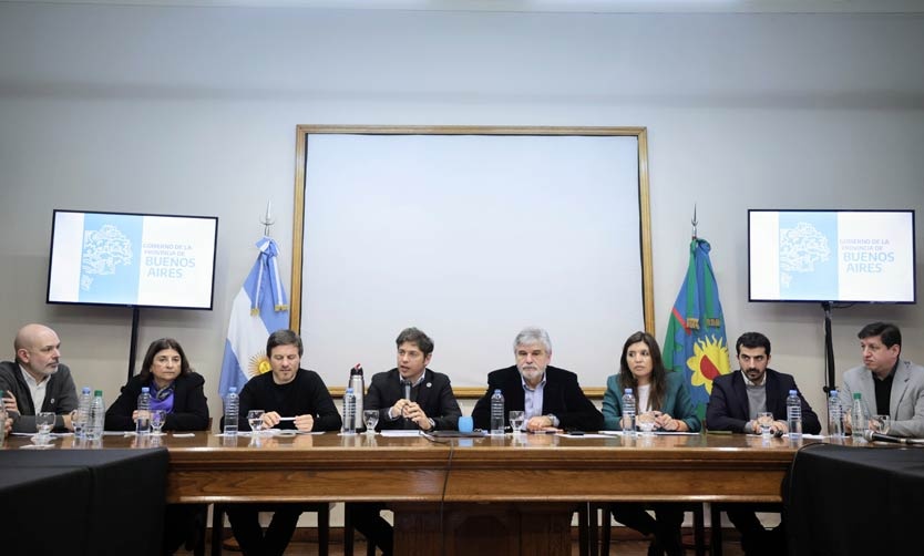 Kicillof se reunió con científicos y apuntó contra la gestión anterior