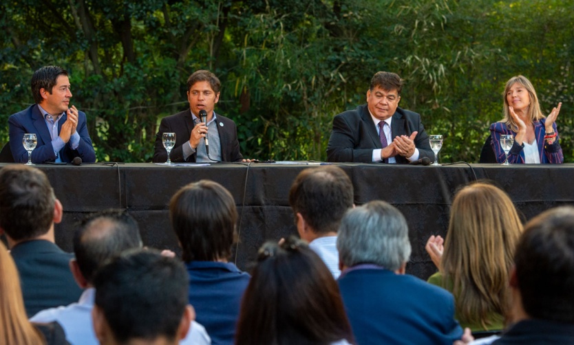 El gobernador Kicillof lanzó un plan para asfaltar 10 mil cuadras en el conurbano