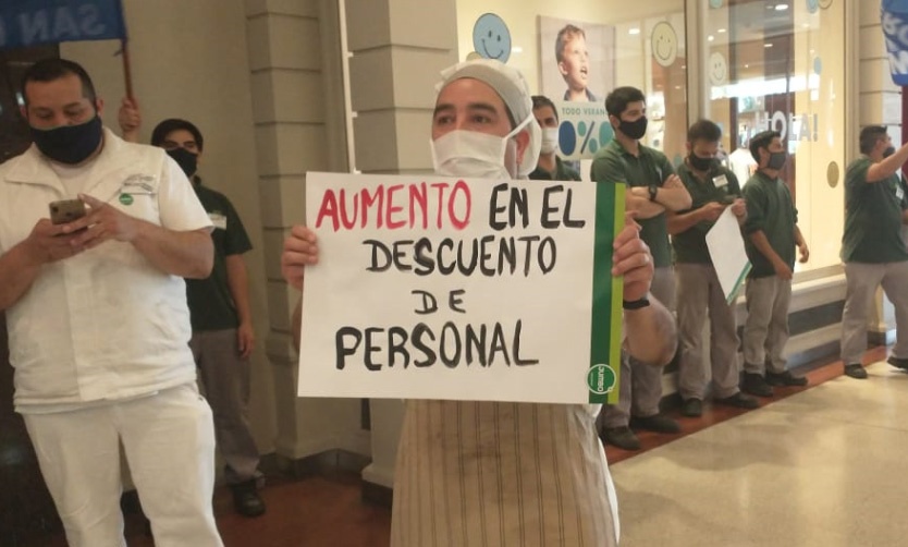 VIDEO: Trabajadores del Hipermercado Jumbo reclamaron mejoras salariales