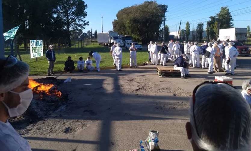 Trabajadores de una empresa del Parque Industrial reclaman mejoras salariales