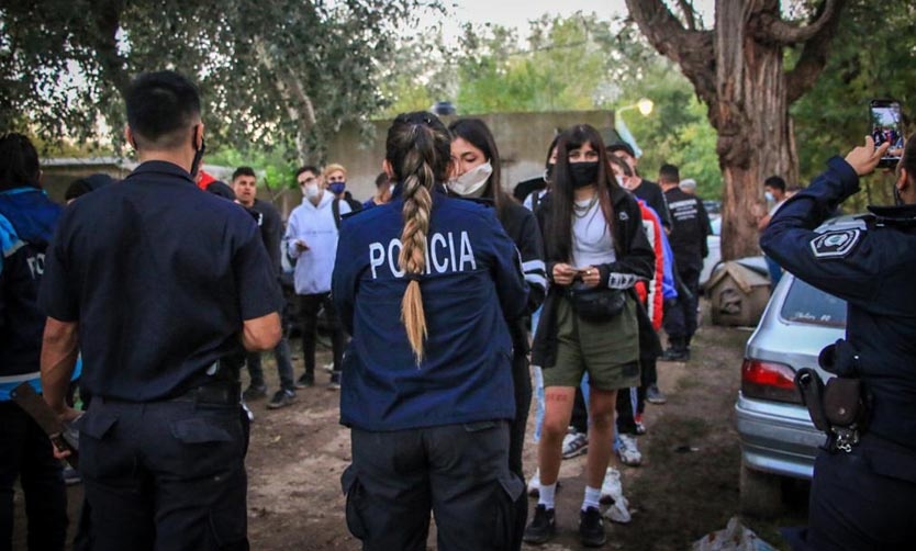 Desactivan fiesta clandestina en la que participaban 500 personas