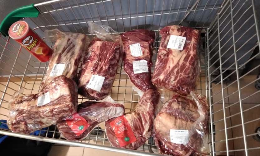 Detenidos por robar 11 mil pesos en cortes de carne vacuna de reconocido hipermercado