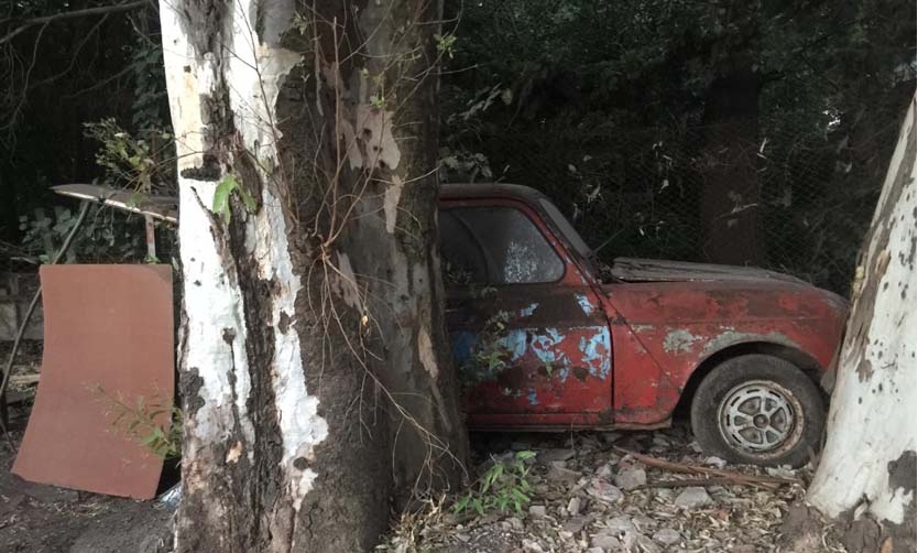 Crisis social: Matrimonio vive dentro de un auto y pide ayuda para poder sobrevivir