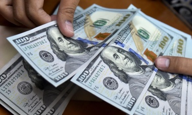 El Gobierno levanta el cepo y el dólar flotará entre $1.000 y $1.400