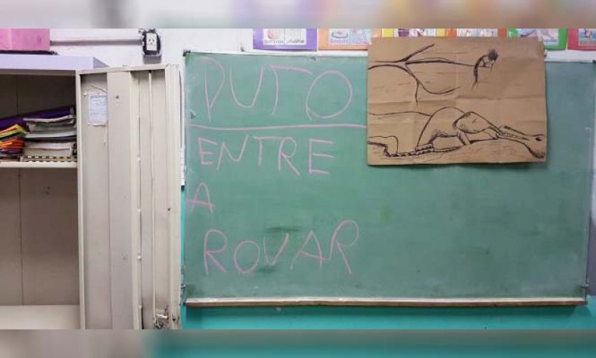 Robaron en una escuela; los ladrones dejaron insultos para los alumnos y maestros