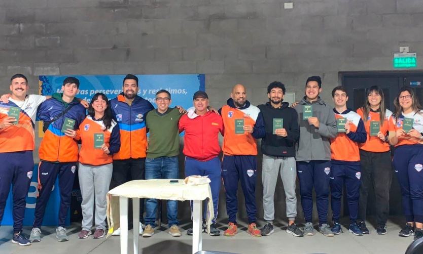 Nuevos egresados de la Escuela Municipal de Guardavidas