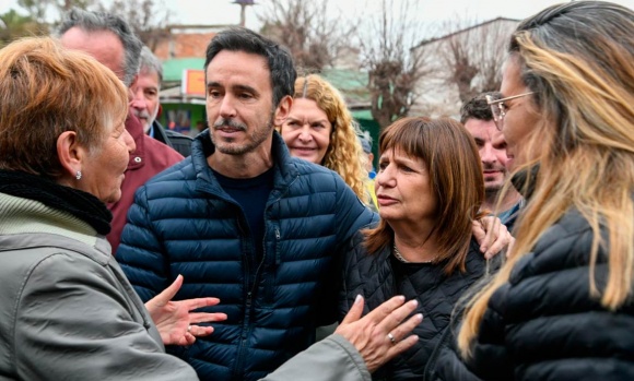 Patricia Bullrich y Sebastián Neuspiller recorrieron comercios de Pilar