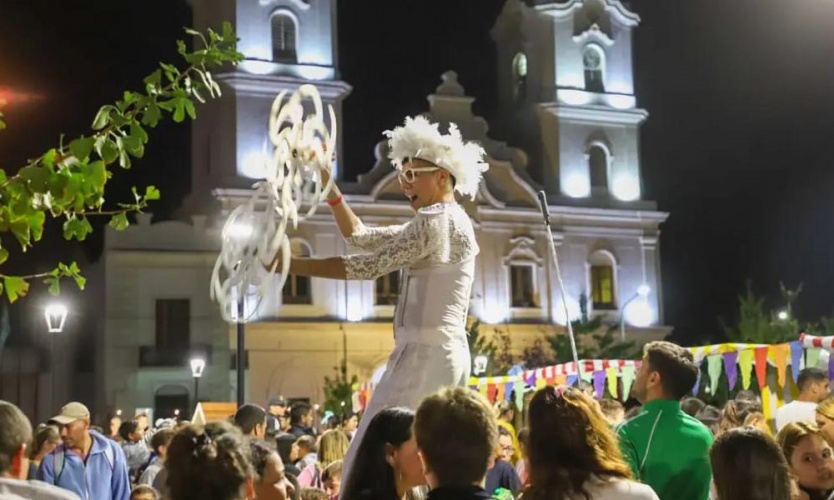 El Municipio invita a vivir una nueva “Noche de Pilar” en la plaza