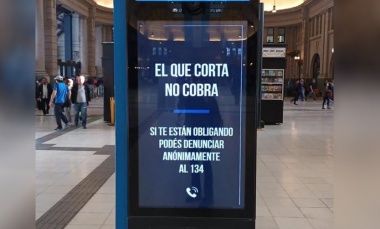 «El que corta no cobra", la advertencia con carteles que aparecieron en estaciones de trenes