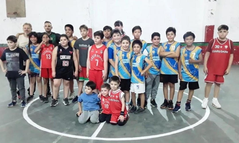 Básquet inferiores: Los chicos del Club Municipal Peruzzotti se probaron frente a Costa Brava