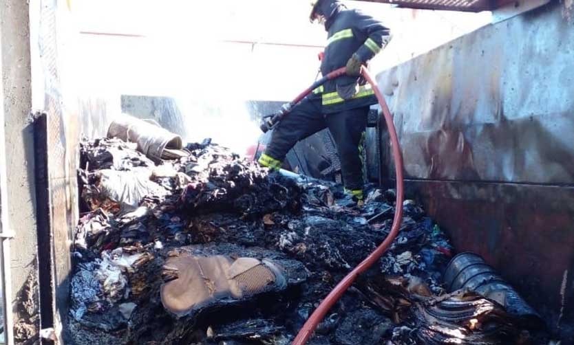 Bomberos extinguieron incendio en fábrica de Villa Rosa
