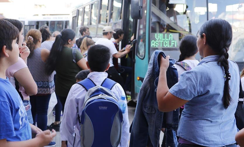 Poca frecuencia y alto precio, las principales quejas de los usuarios de colectivos en Pilar