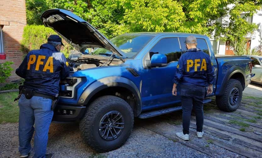 Desbaratan en Pilar a banda que vendía "autos mellizos"