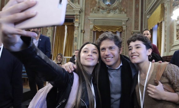 Kicillof se reunió con estudiantes que participarán de la primera sesión del Consejo Consultivo