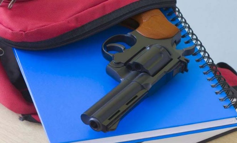 Un adolescente fue armado a la escuela