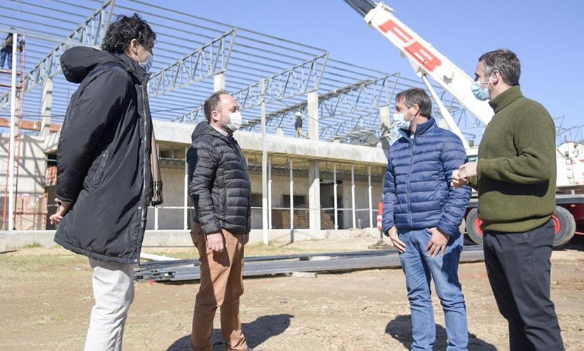 Con la colocación del techo, avanza la obra del nuevo Hospital Central