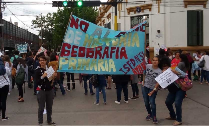 Conflicto en el Instituto Docente: Pedirán que se declare "ilegal" la toma de exámenes a distancia