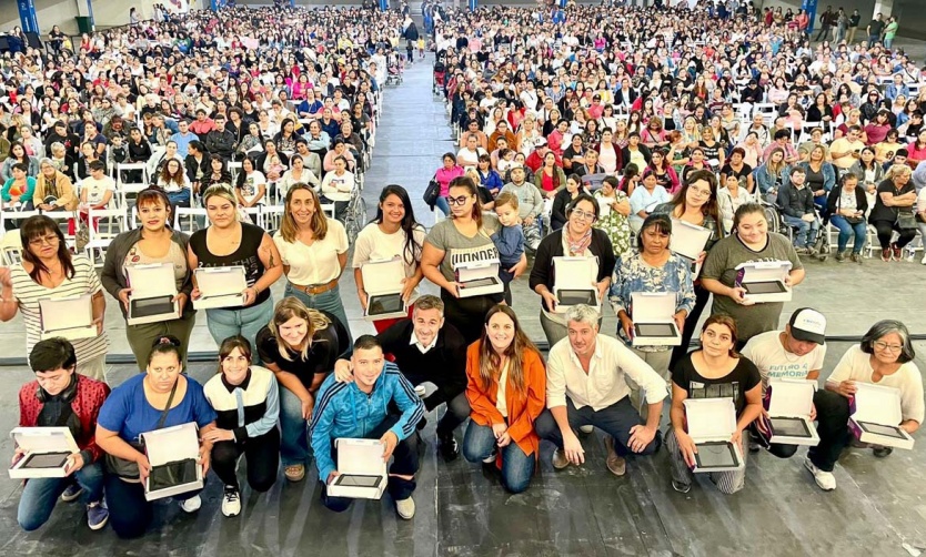 Unos 3 mil vecinos recibieron tablets gracias a un programa del ENACOM
