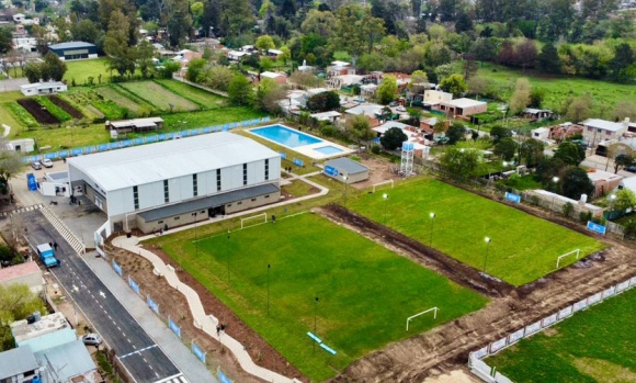 Achával inauguró un nuevo club municipal: 